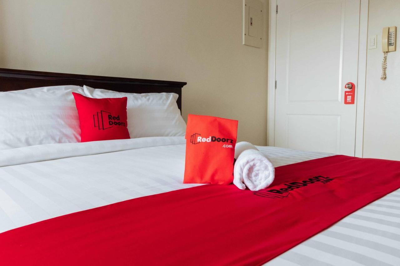 RedDoorz Plus near Capitol Commons Pasig City Zewnętrze zdjęcie