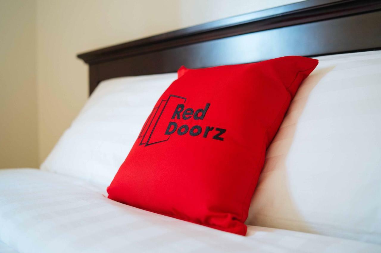 RedDoorz Plus near Capitol Commons Pasig City Zewnętrze zdjęcie